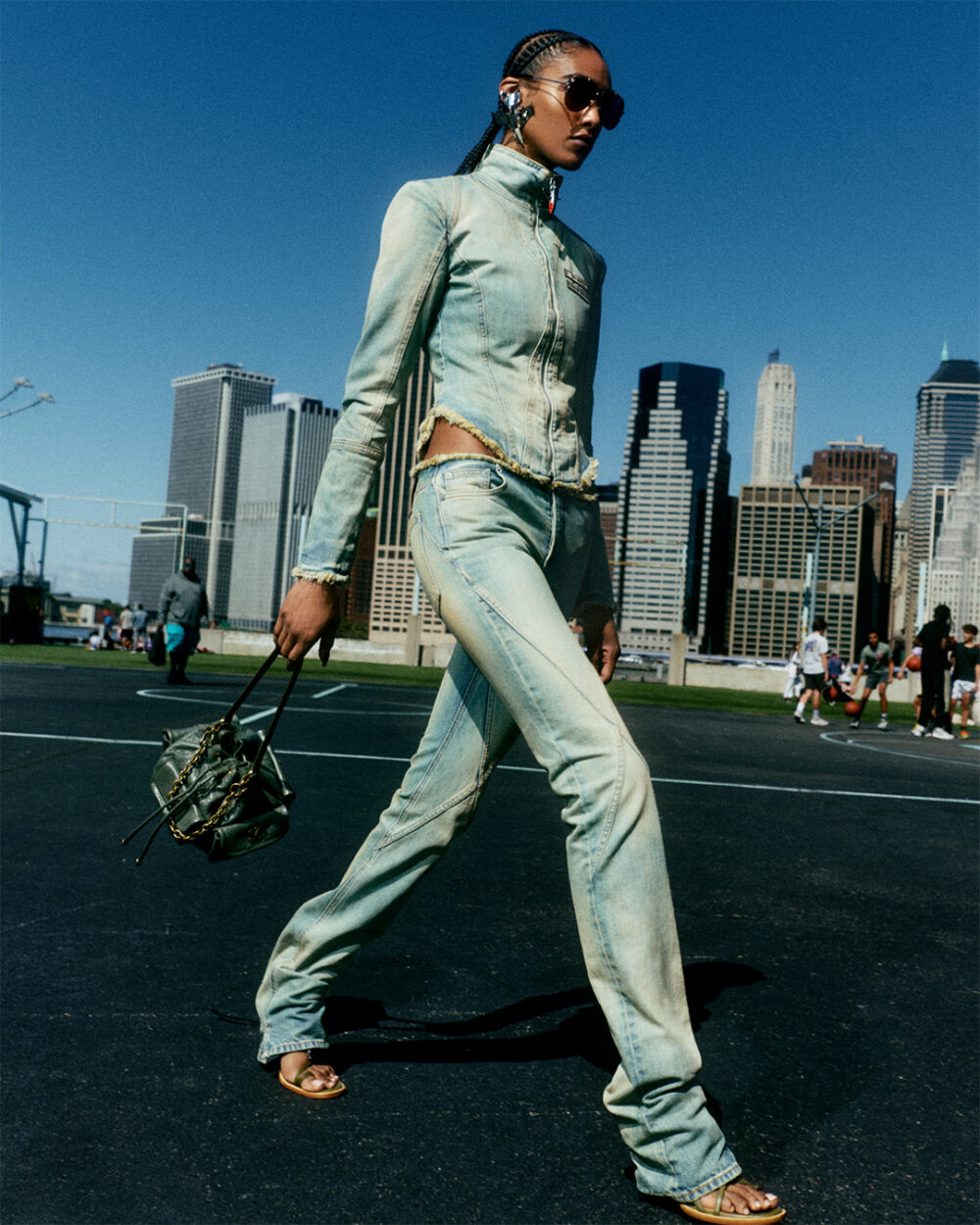 IMGN_240908_SHEA_OFFWHITE_Shot_05_020_RGB_F1